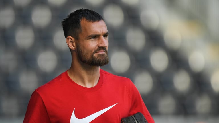 EXCLUSIVE: Championship club make late move to sign Sunderland defender